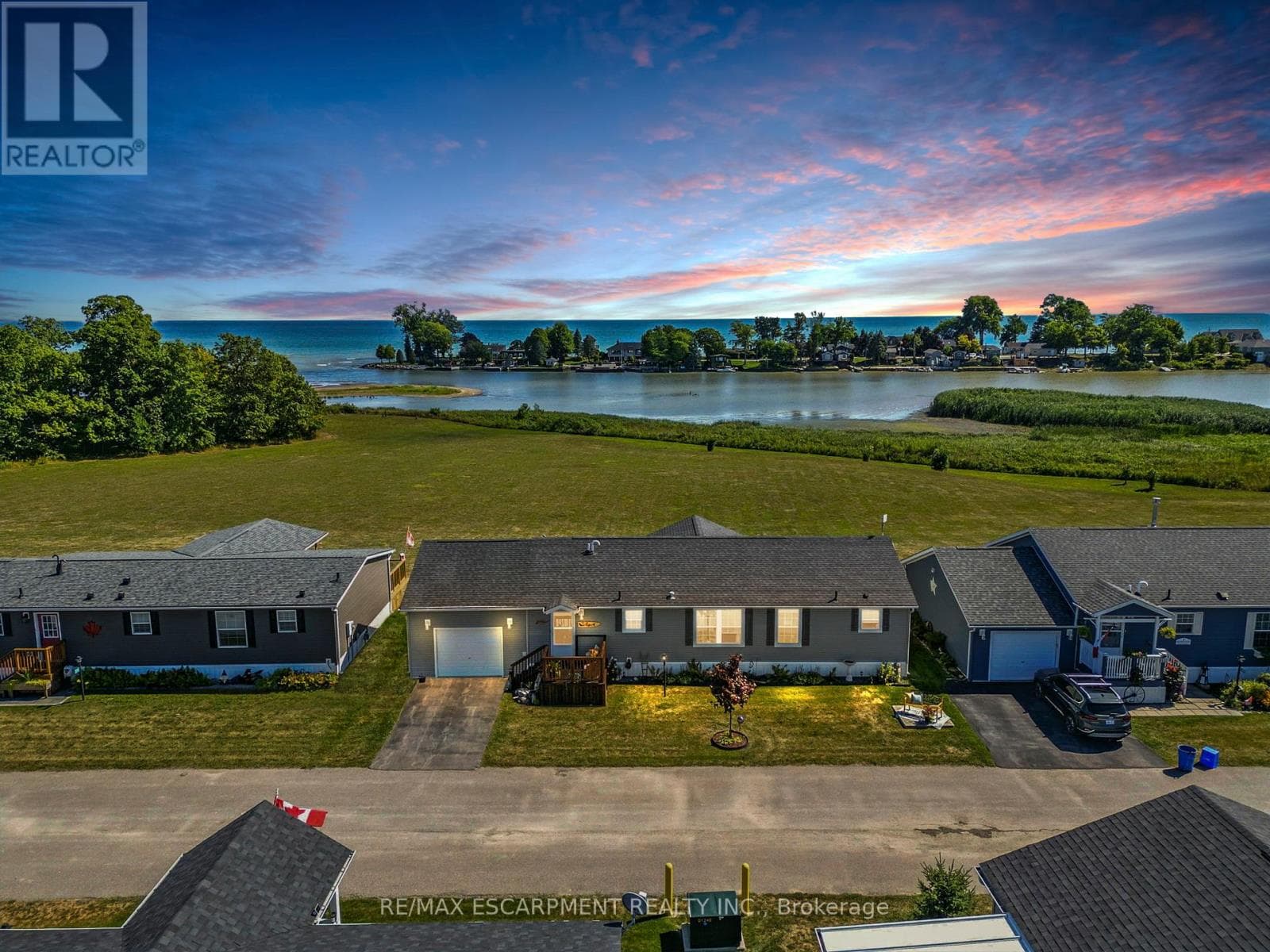 55 RIVERBEND Crescent
