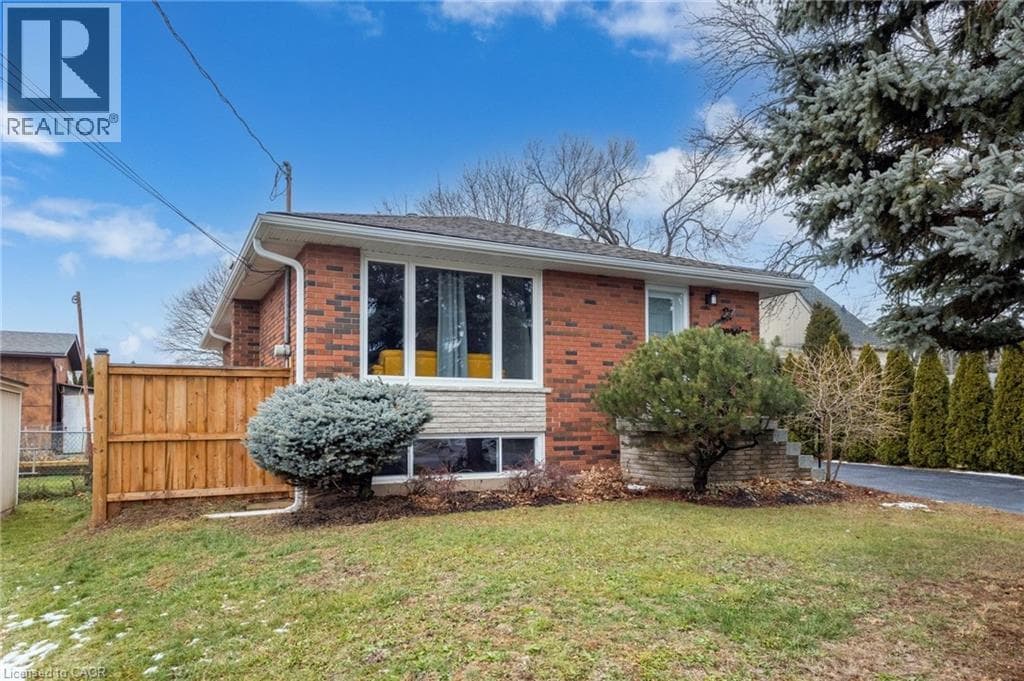 27 BLENHEIM Drive