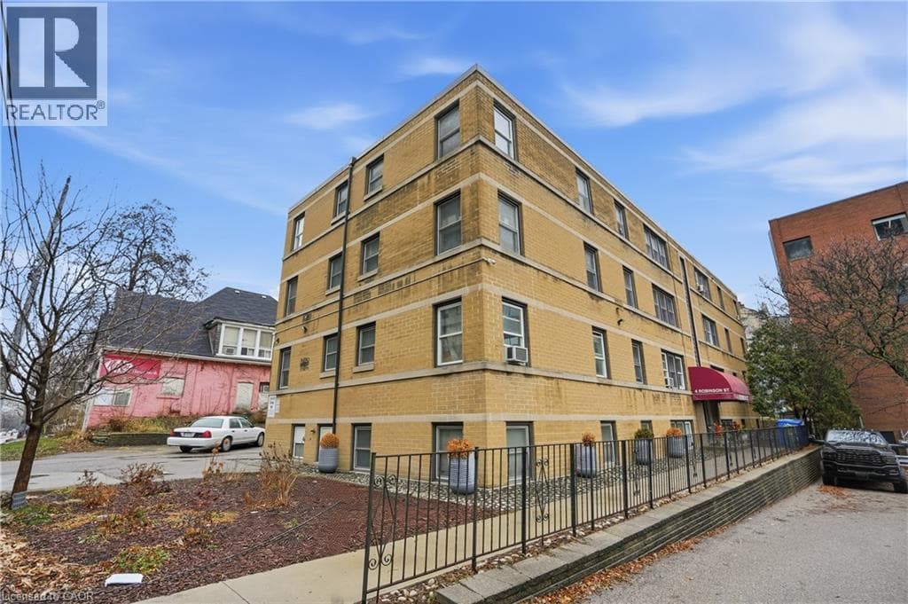 4 ROBINSON Street Unit 9