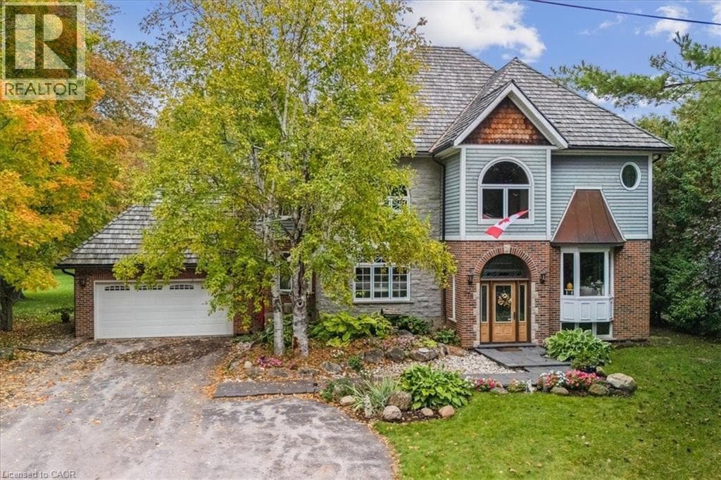 976 GARDEN Lane