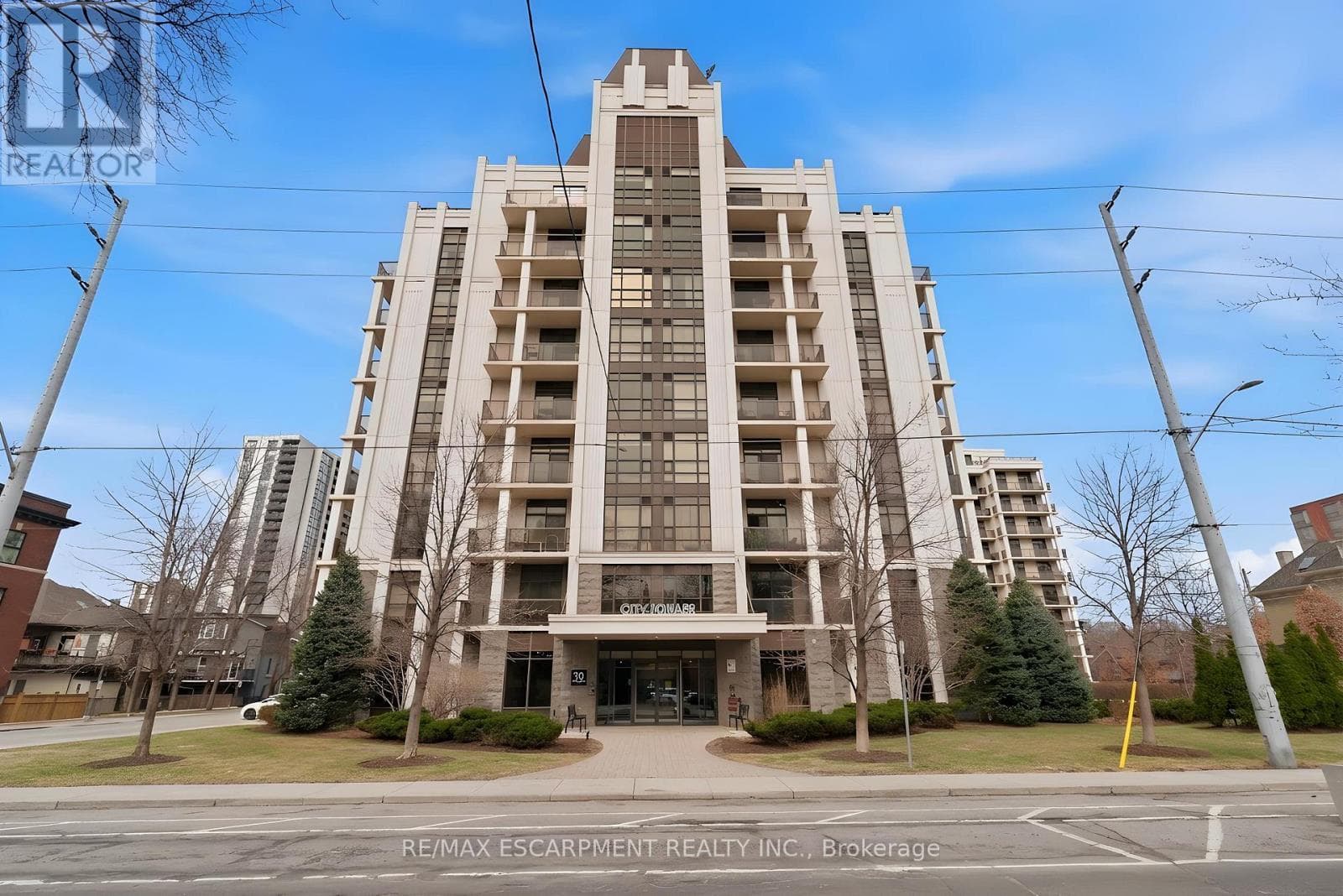 90 CHARLTON Avenue West Unit PH1