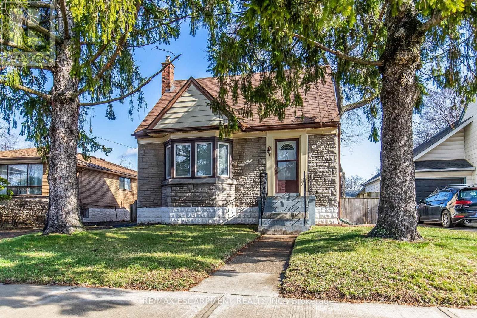 269 Queensdale Avenue East