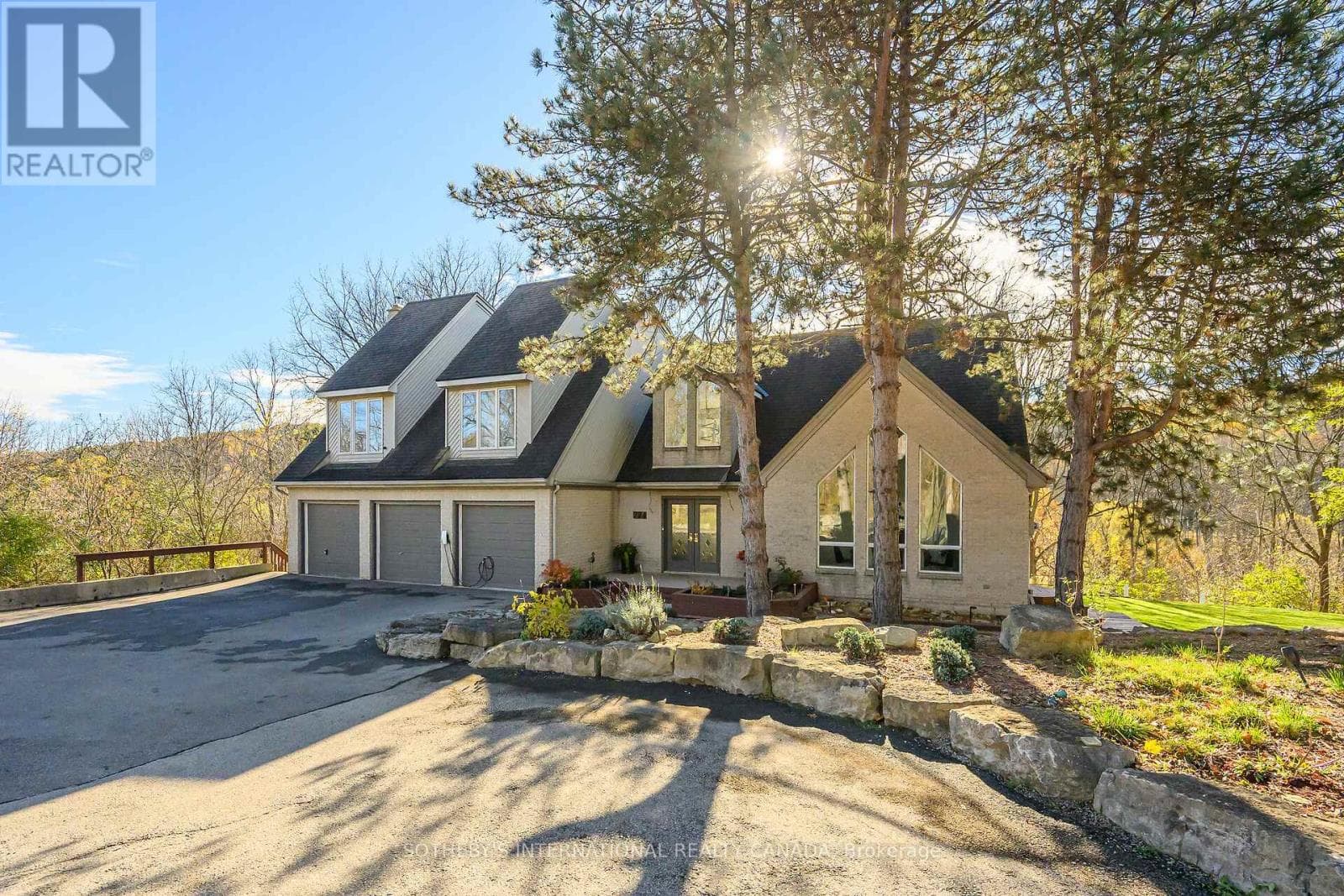 774 Old Dundas Road