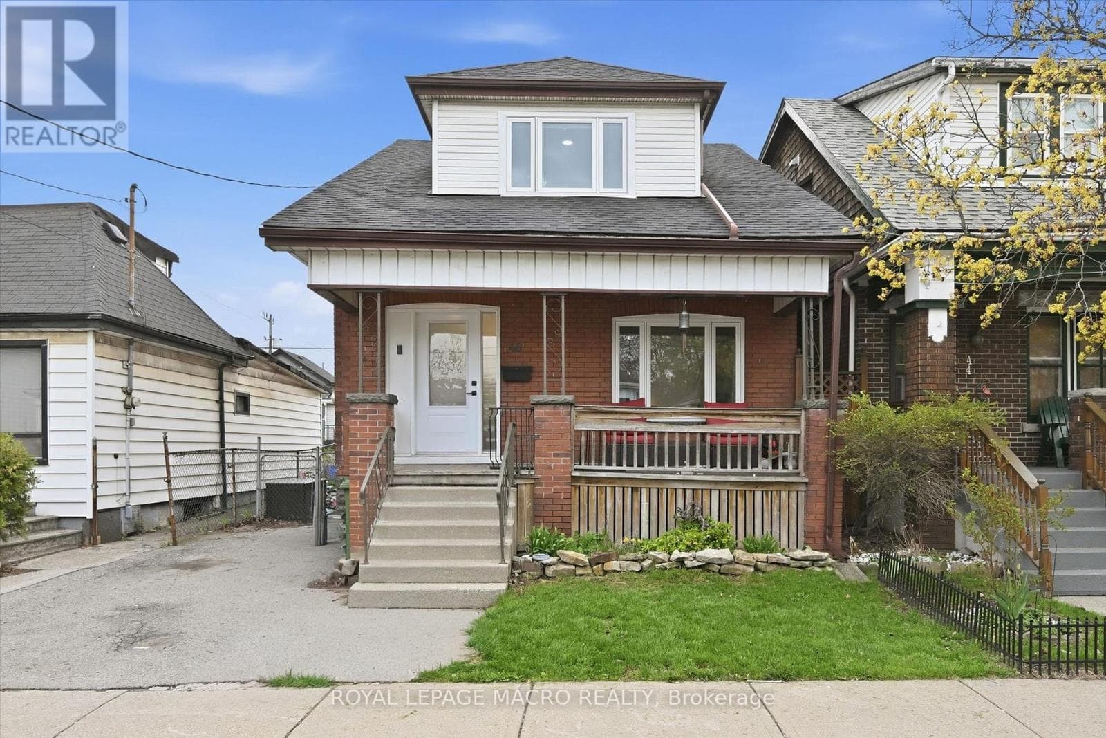 46 Mayflower Avenue