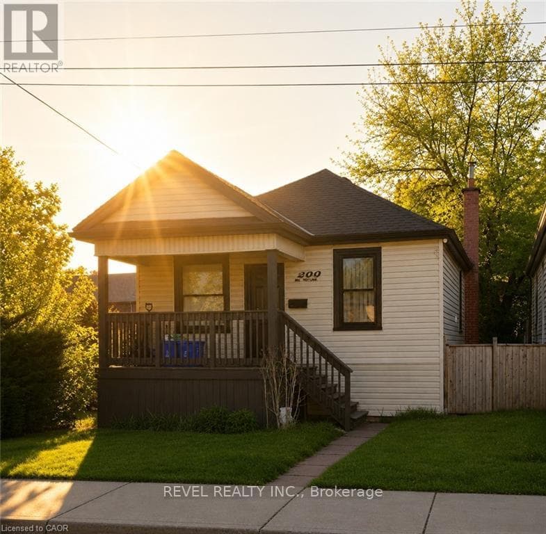 222 Kensington Avenue North