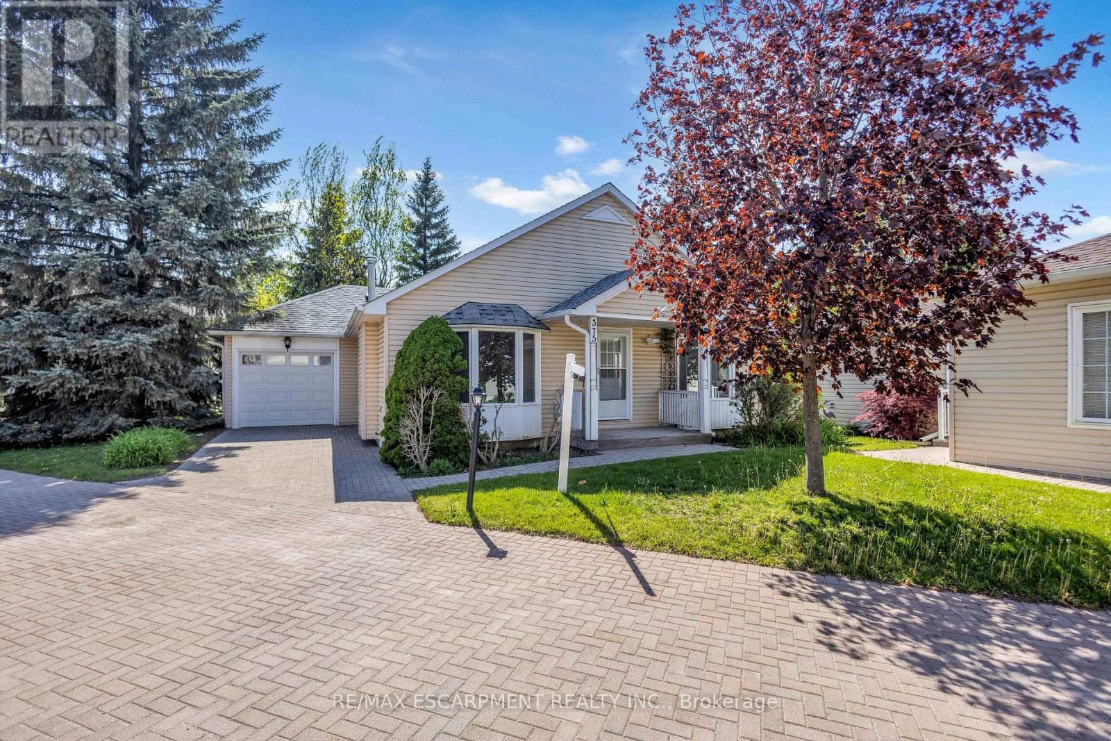 375 Silverbirch Boulevard