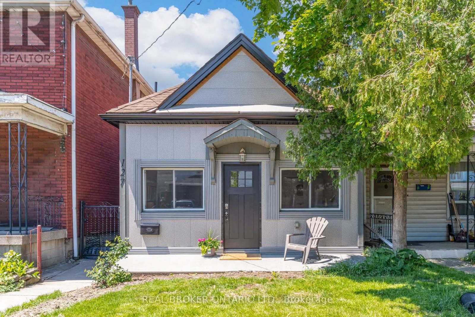 127 Barnesdale Avenue North