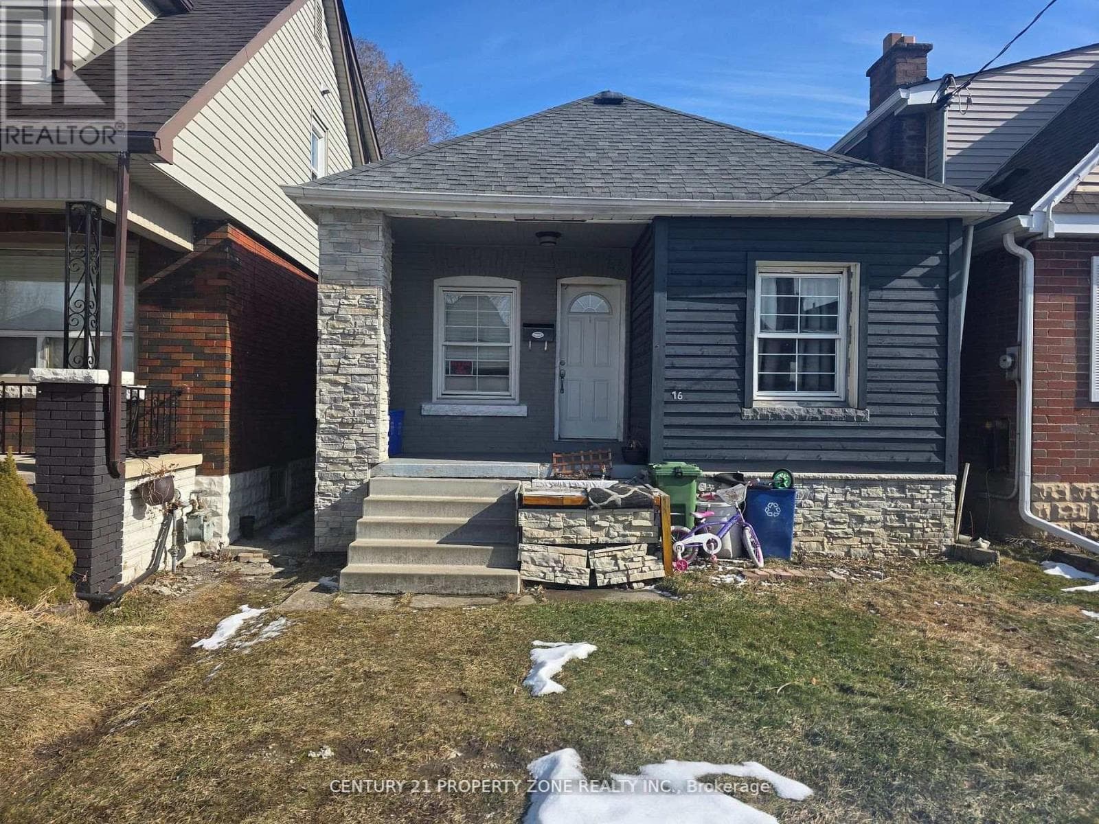 116 Barons Avenue North