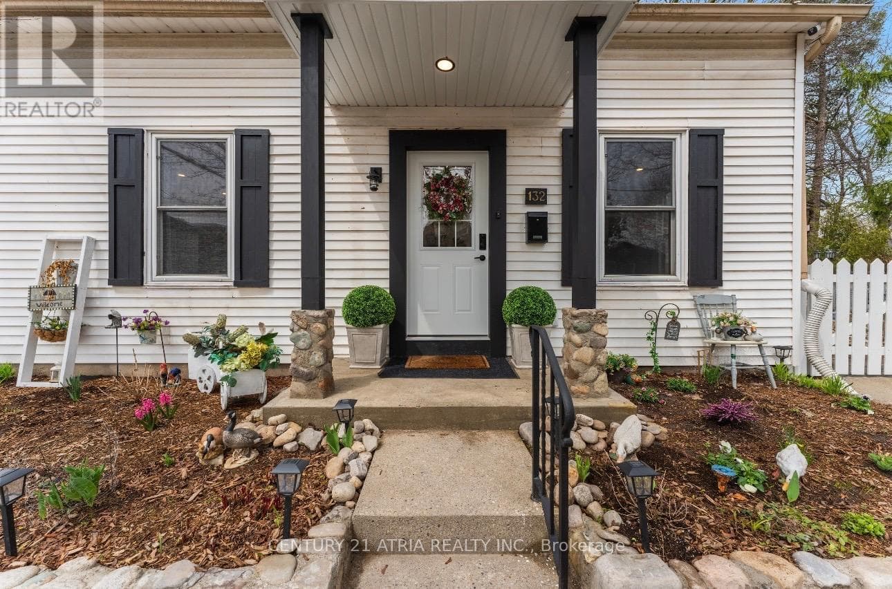 132 Waterloo Street North