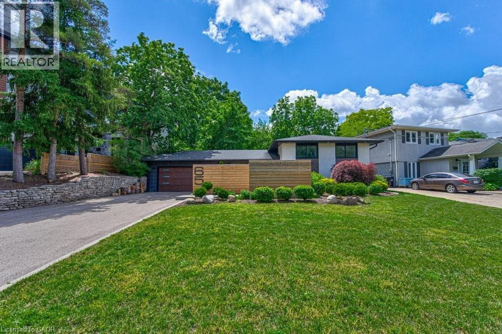 65 LANG Crescent