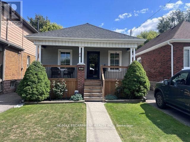 84 Barons Avenue North