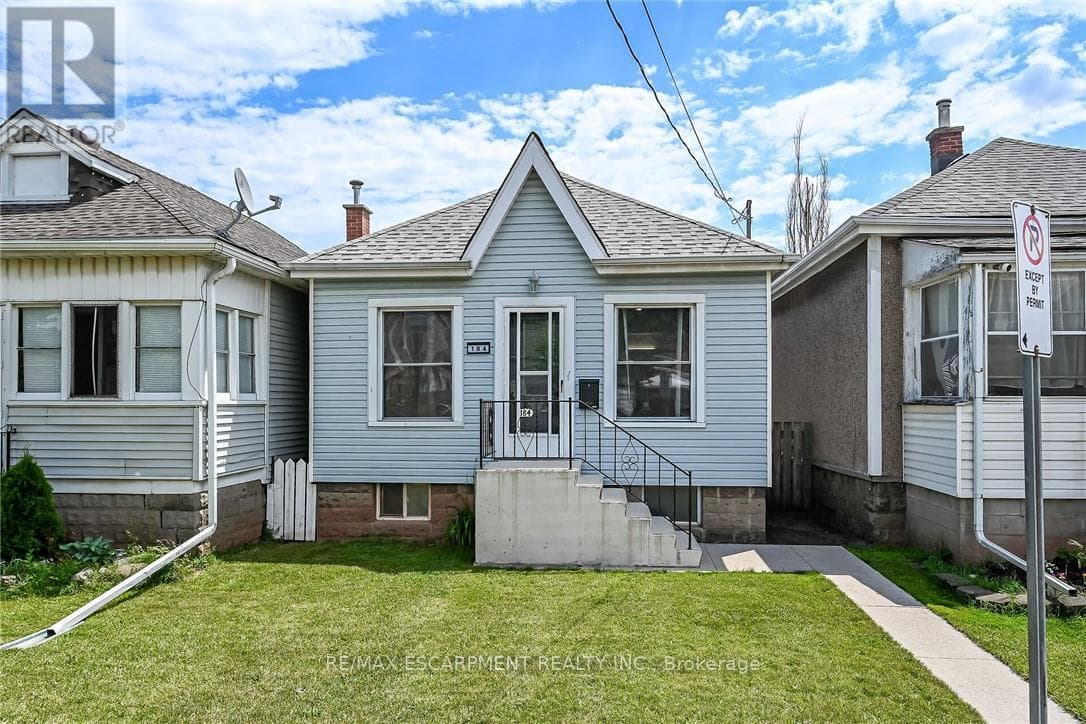 184 London Street North