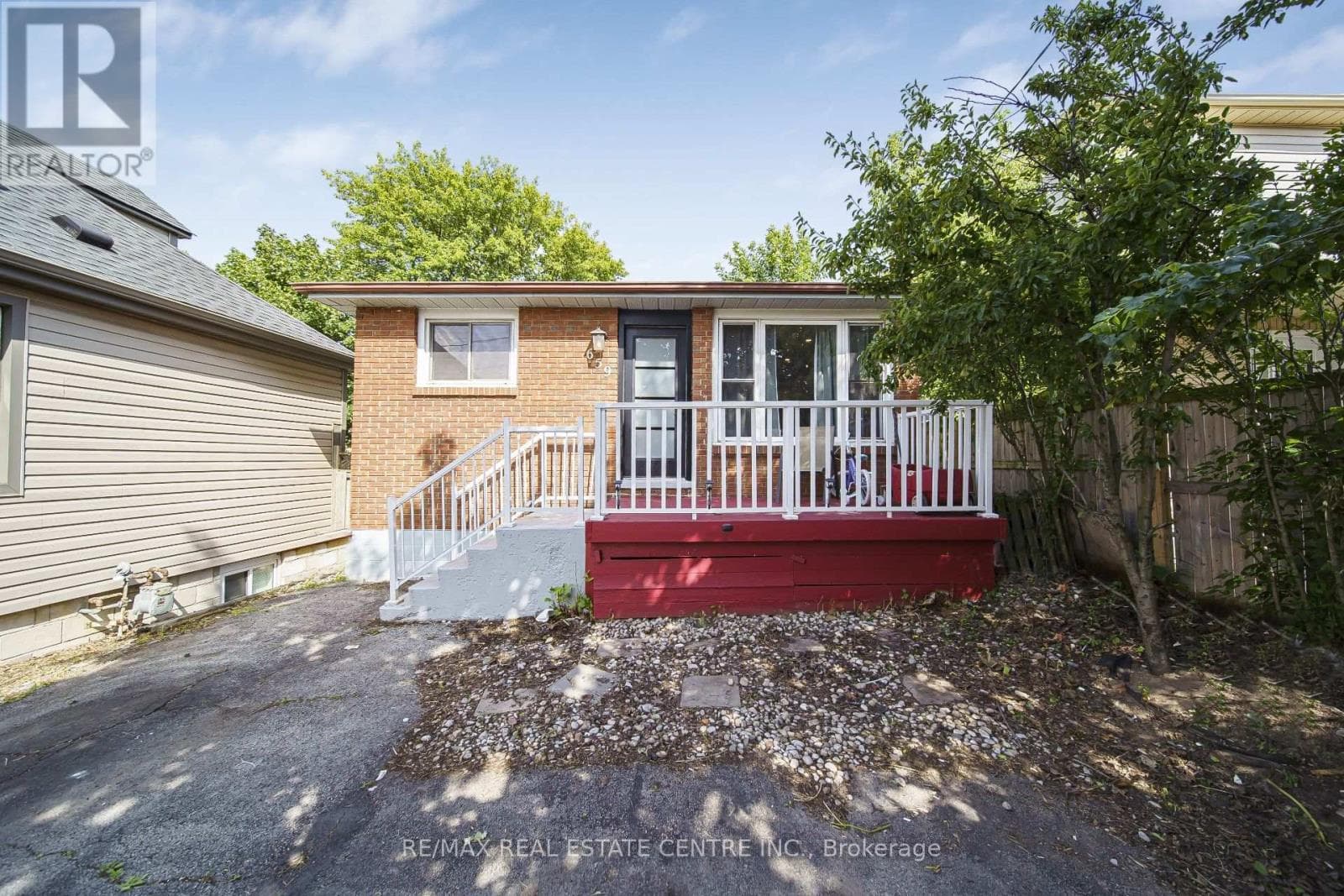 659 Upper Wellington Street East