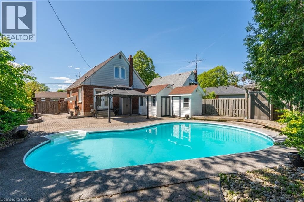 27 DELEVAN Crescent