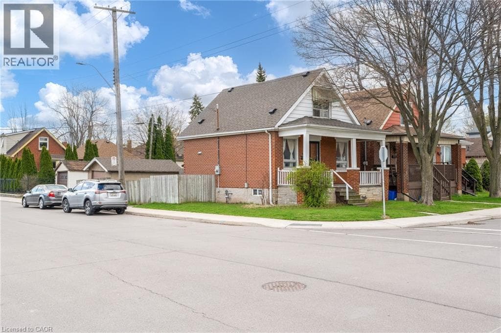 118 CAMERON Avenue North