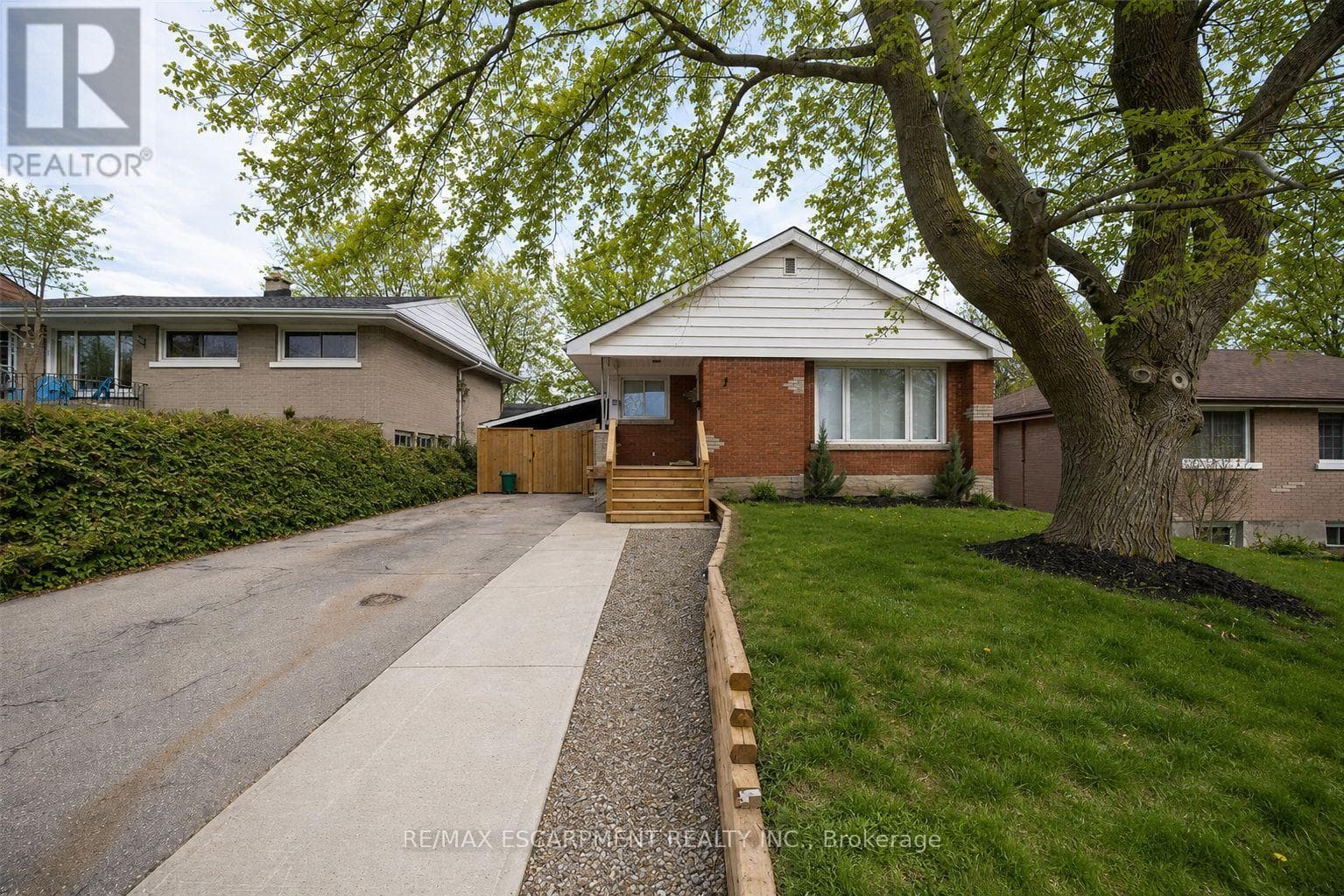 76 Glenview Avenue Unit Lower