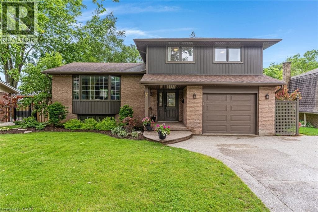 7 BLUE HERON Court
