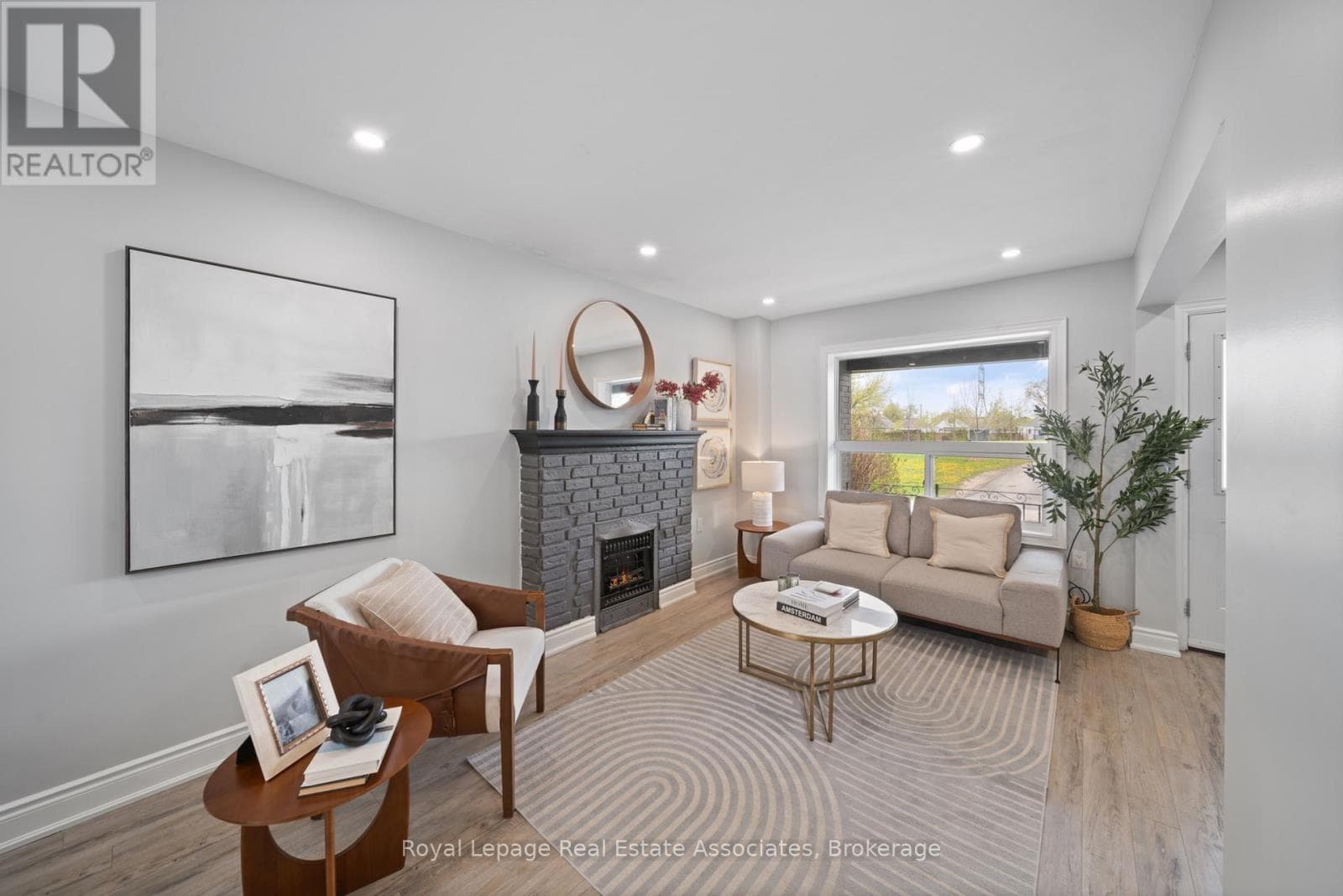 305 Weir Street North
