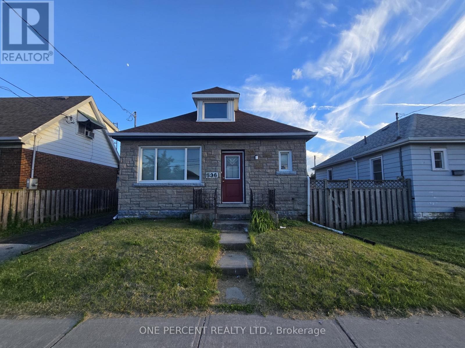 536 Queensdale Avenue East