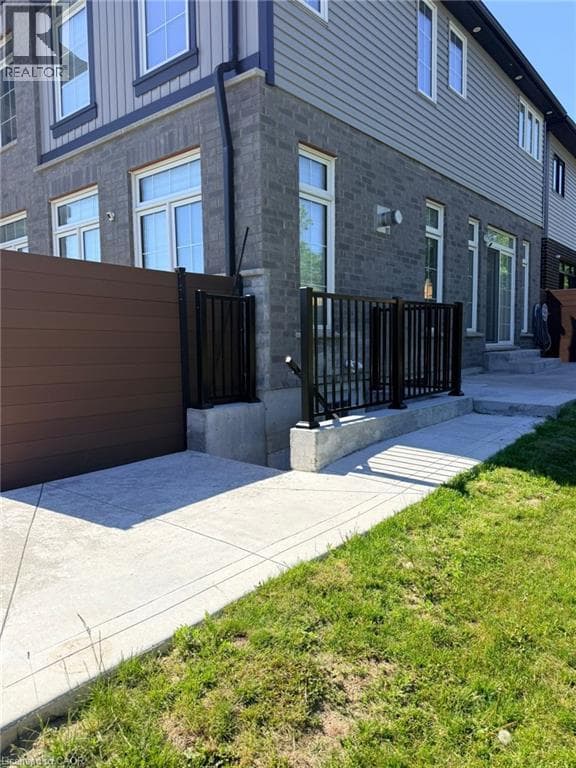124 RIDGEMOUNT Street Unit Lower
