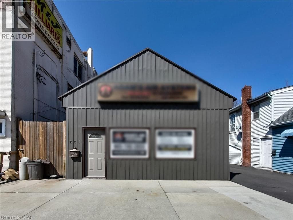 229 PARKDALE Avenue North