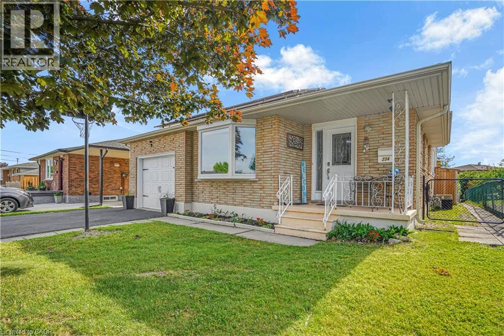 234 THUNDERBIRD Drive