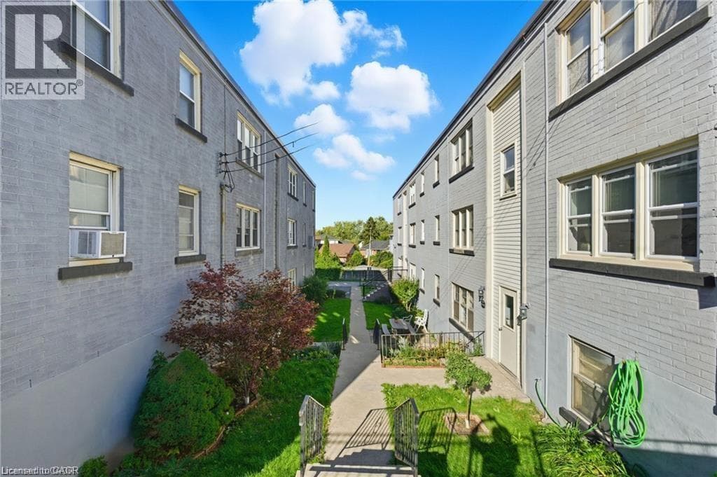 1759 KING Street East Unit 33