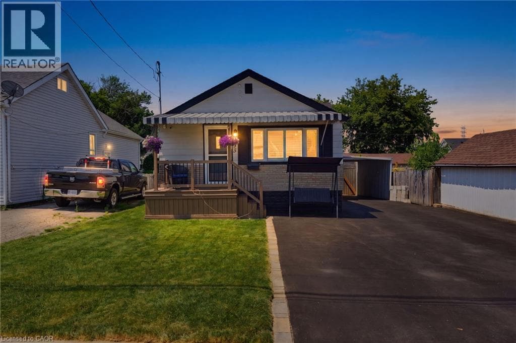 735 DUNN Avenue