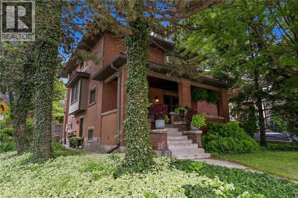 61 MOUNTAIN Avenue