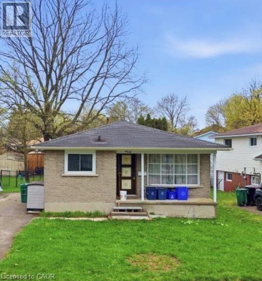402 MIDWOOD Crescent