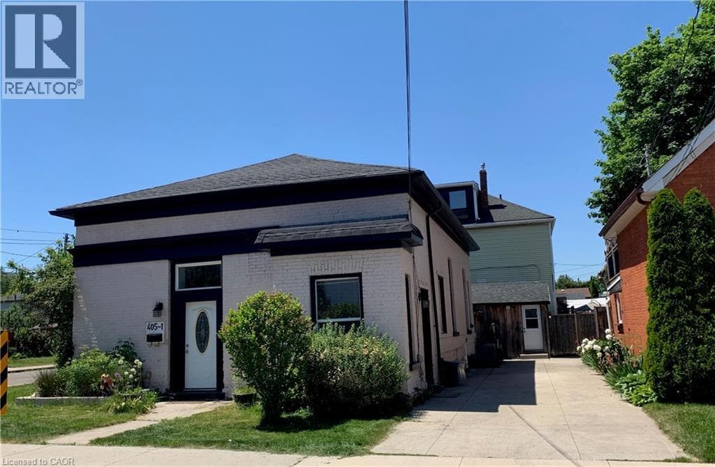 405 MACNAB Street North