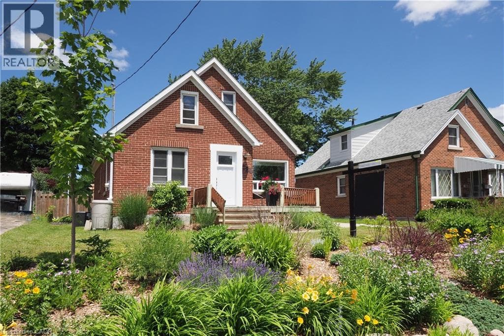 784 ELIZABETH Street