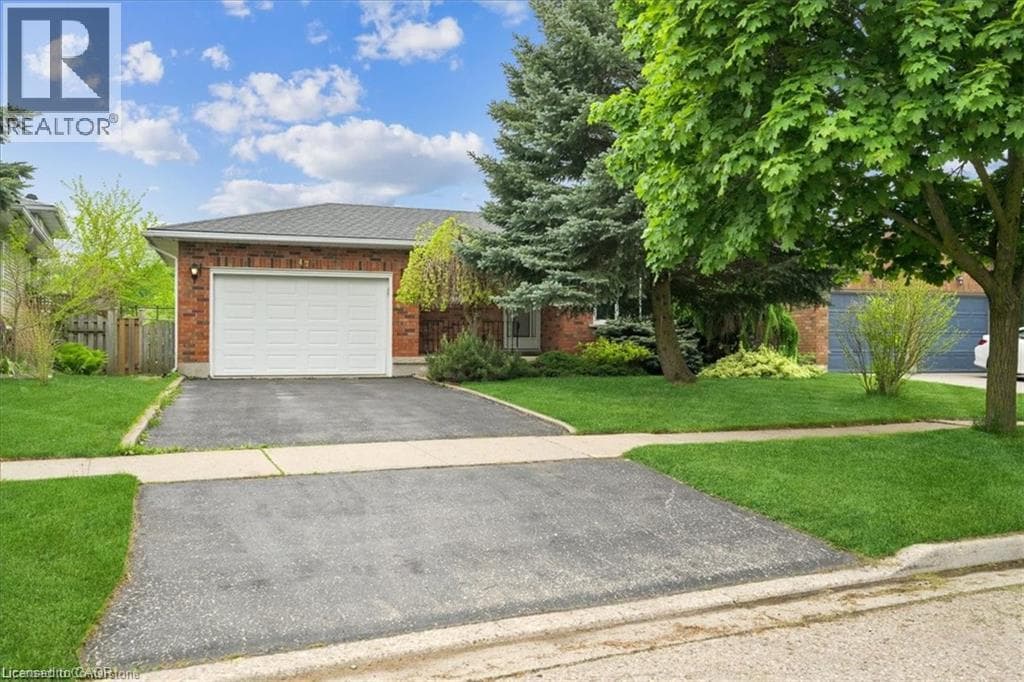 47 CLAYCROFT Crescent Unit Upper