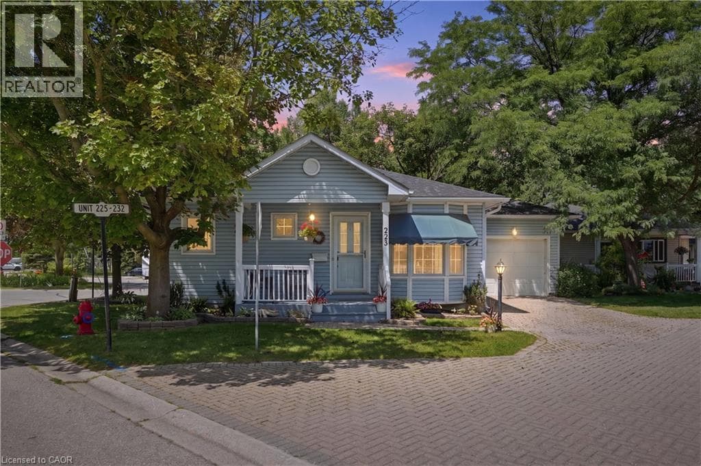 225 SILVERBIRCH Boulevard