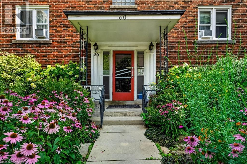 60 ROBINSON Street Unit 104