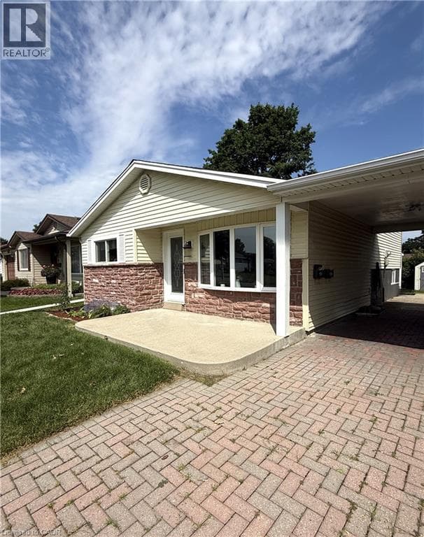66 BELWOOD Crescent Unit Upper