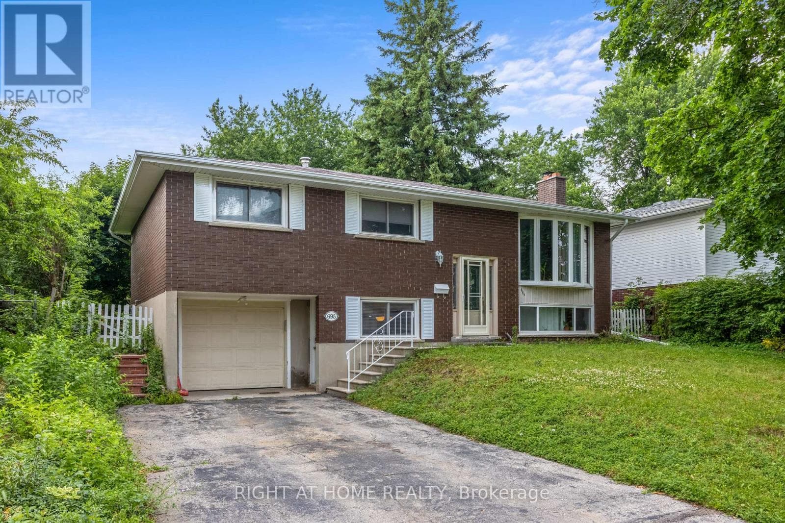 695 Glen Forrest Boulevard Unit Upper