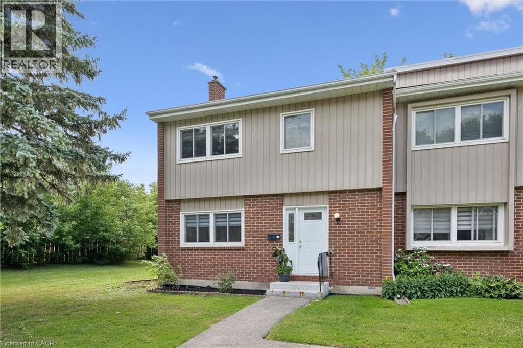 121 UNIVERSITY Avenue East Unit 11