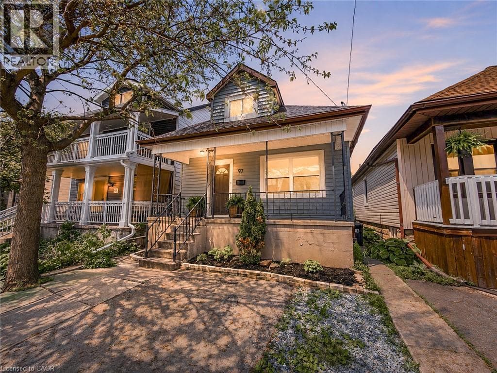 97 CROSTHWAITE Avenue North
