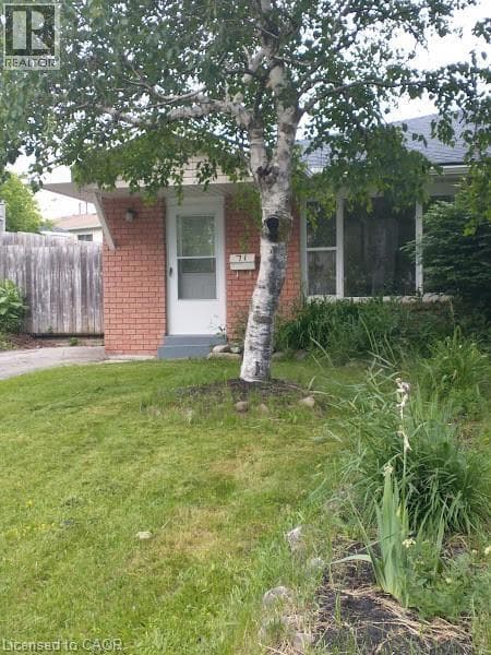 71 NICKOLAS Crescent