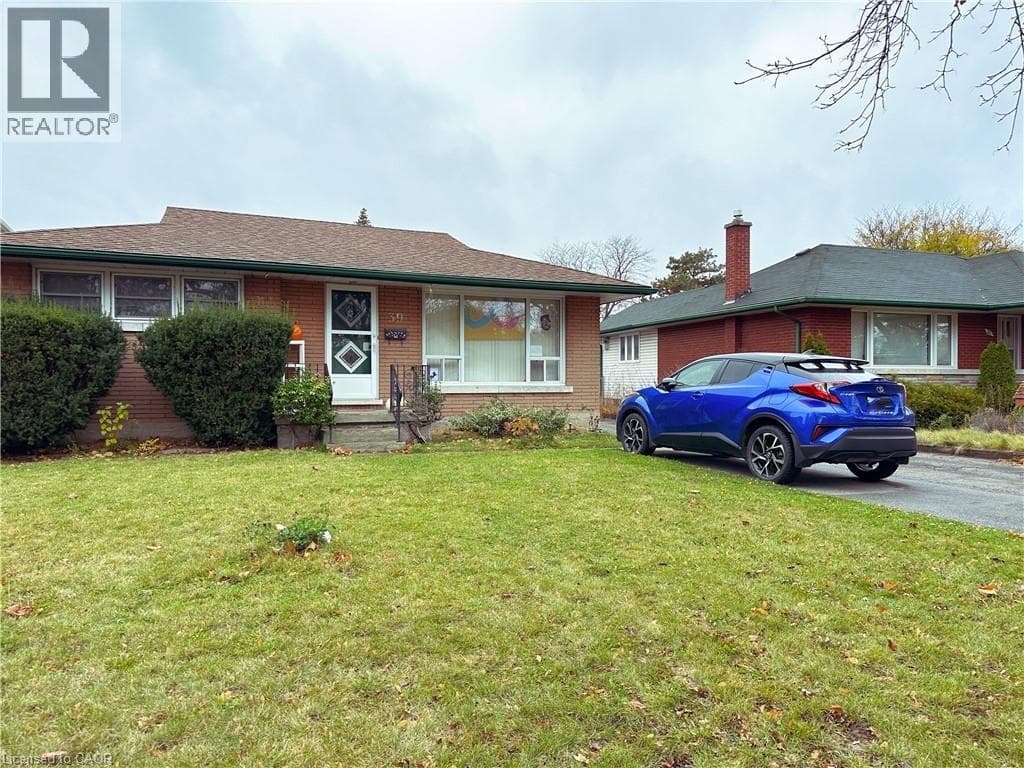 39 MAYWOOD Road Unit Lower