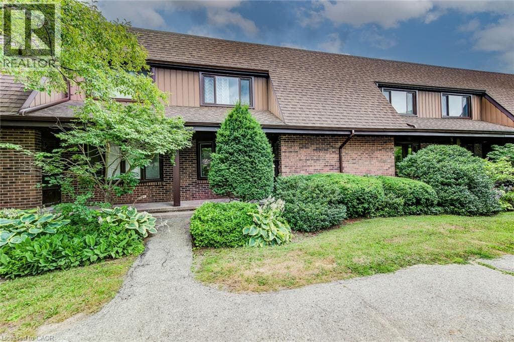 285 SANDOWNE Drive Unit 15