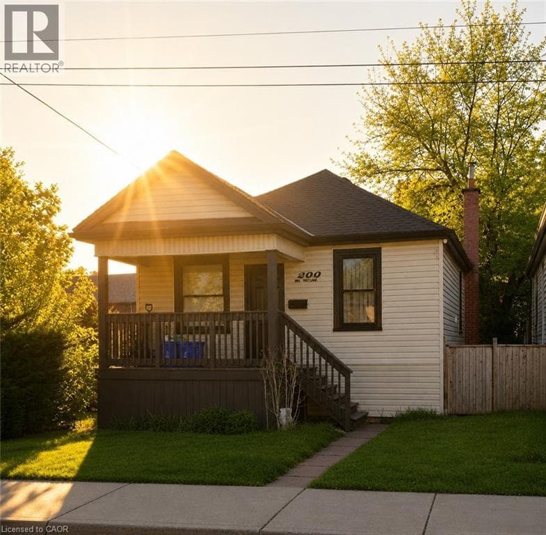 222 KENSINGTON Avenue North