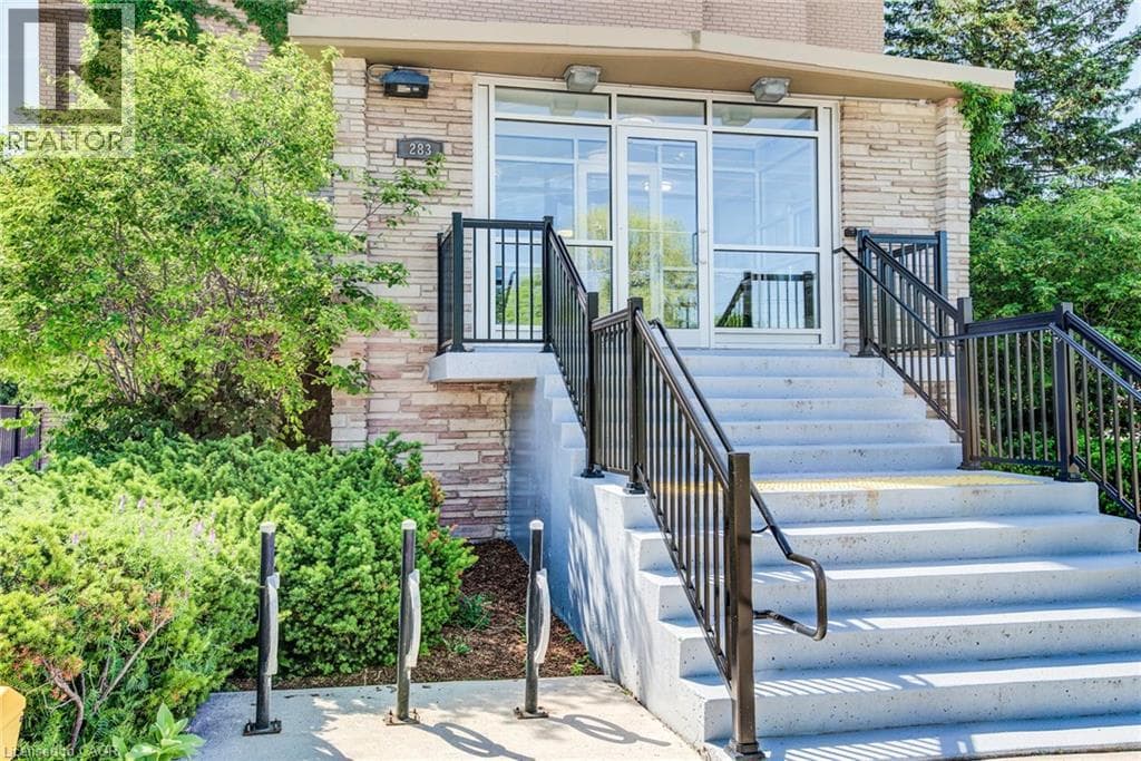 283 FAIRWAY Road North Unit 302