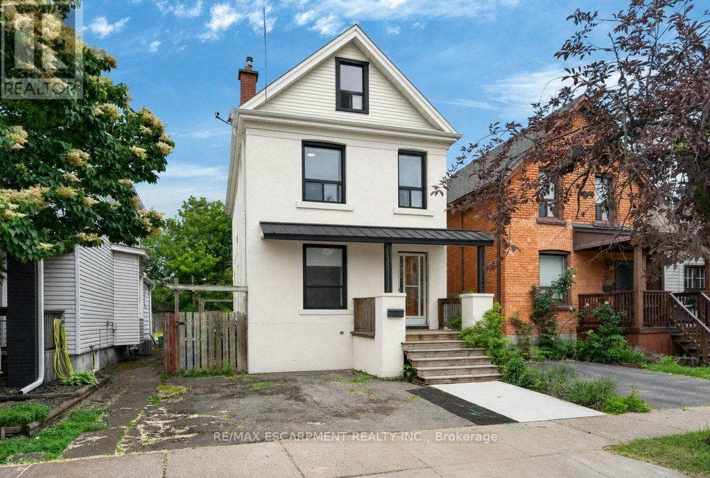 21 East Bend Avenue North