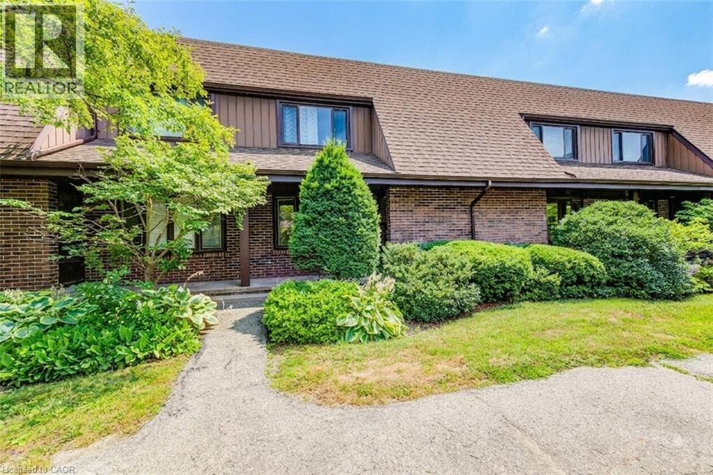 285 SANDOWNE Drive Unit 15