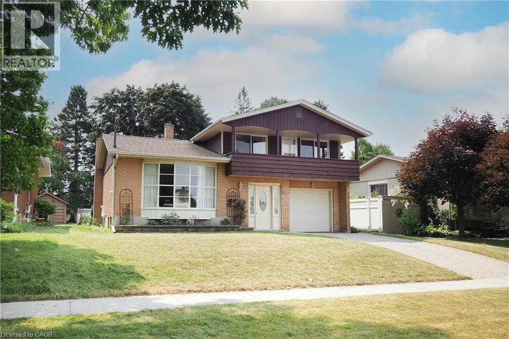 15 GILMOUR Crescent