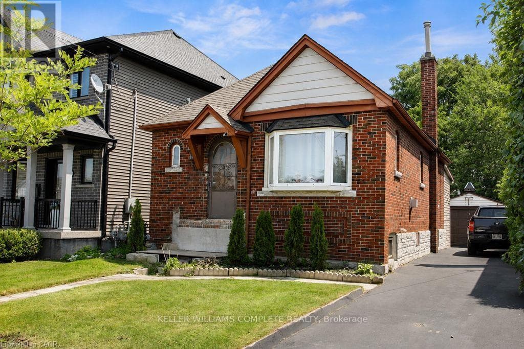 35 Barons Avenue South