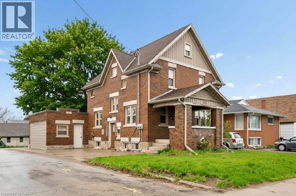 22 DELLROY Avenue