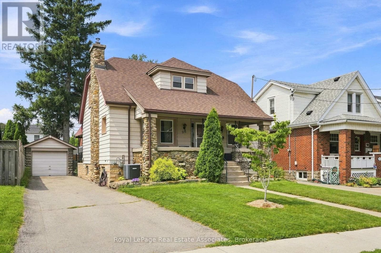 96 Huxley Avenue South